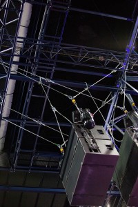 Detail of the rigging of the 4 SB28 sets. No need to stress the importance of rigging when you know that the audience sits right under these subs weighing 93 kg each.