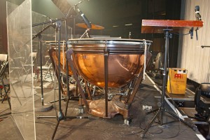 The timpanist's corner, protected as it should be against sound leakage by sheets of Plexiglas. The violins are right in front of the imposing brass barrels... Sennheiser 421s and Shure KSM137s for all the small drums set between the timpani.