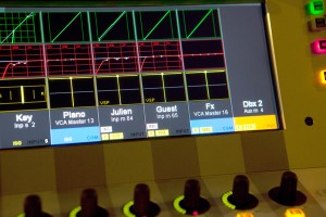 A detail of the way Bellote “built” his Vista. Blue: the VCA Piano which hides the tranducers of this instrument. Gray: the so-called normal inputs with Julien's own. Yellow: an Aux, in this case the famous DBX, a generic name for the plug-in sub-harmonics synthetizer LoAir that he uses to close some tunes and rattle the chairs!