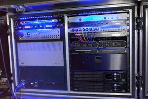 Une vue en détail du double rack supportant la D-Show