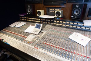 La SSL 8000 HG, de J.M Aringoli, et ses 48 voies d’entrées analogiques.