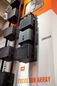 Fohhn subs Les subs PS-22 (ou XS-22) permettent de réaliser des lignes de subs de complément des colonnes modulaires, également contrôlées en temps réel.