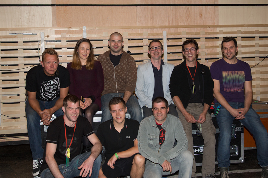 Team lumiere L’équipe lumière et vidéo. En haut de l’image, de gauche à droite : Jerome Prévost, Céline Royer, Antony Toraldo, Dimitri Vassiliu, Thierry Grand, Jérémy Bargues. En bas : Kévin Leroy, Sébastien Amador, William Weber.