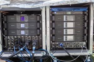 Deux racks d’amplis standard DV2 de S Group.