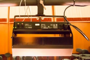 Côté connecteurs une prise RJ45 Ethercon avec renvoi
