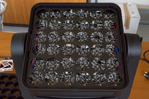 Les 36 Led sur la carte et la grille de support des collimateurs.