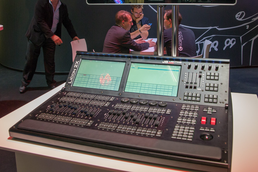 JB Lighting Licon 2X, un pupitre lumière complet et intuitif