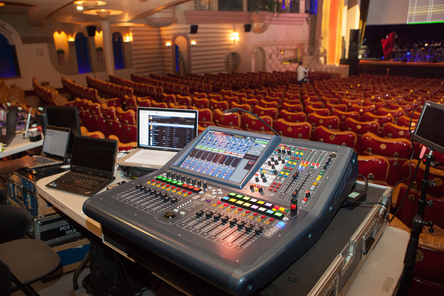APG Uniline Compacts Grand Rex