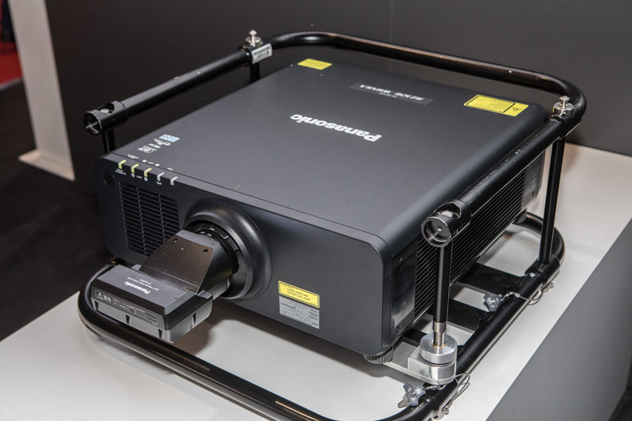 Panasonic PT-RZ120