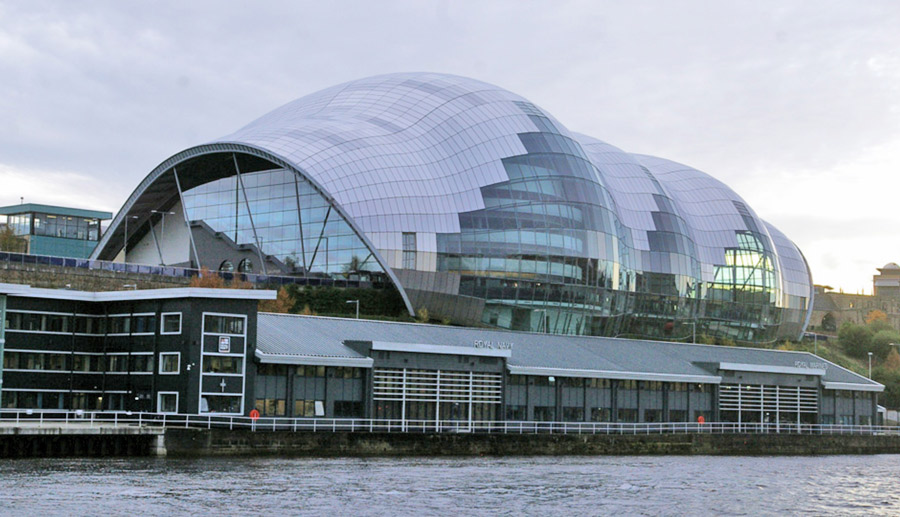 RCF HDL 6-A au Sage Gateshead