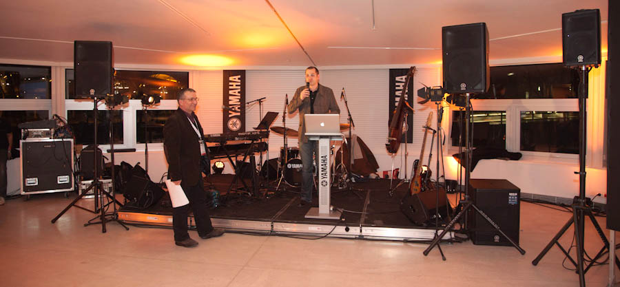 Présentation de la gamme DXR dans le cadre du SIEL 2012. A gauche Patrick Marguerie (consultant) et Nicolas Vermot, chef produit de la division production musicale Yamaha.