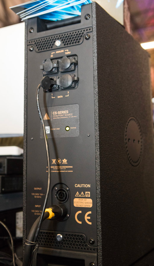 DV2-Sequoia_Adamson_CS7P La face arrière de la CS7P, la première enceinte amplifiée d'Adamson.