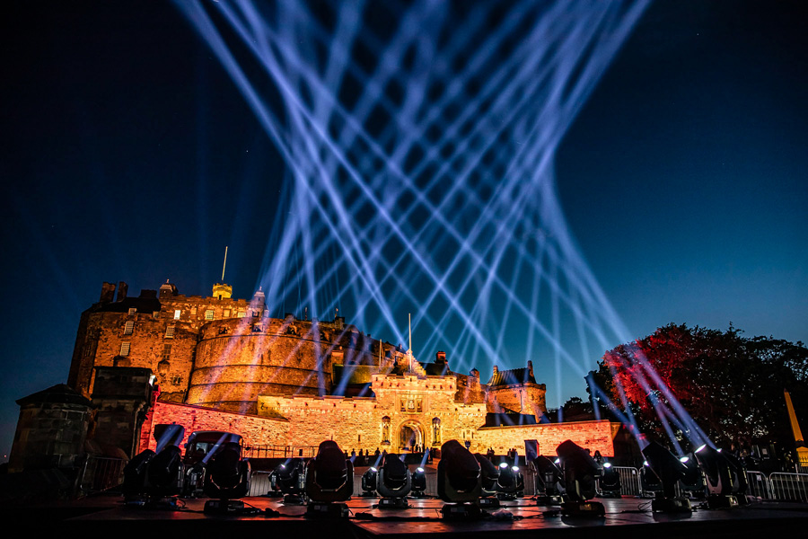 Robe-iPointe-My-Light-Shines-On-Edinburgh-Edinburgh-Castle