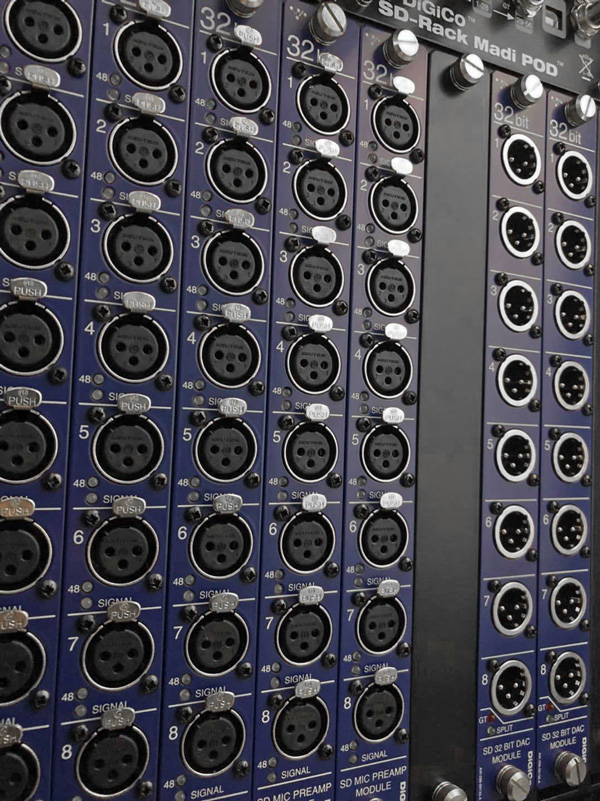 L'Echonova Adamson et DiGiCo