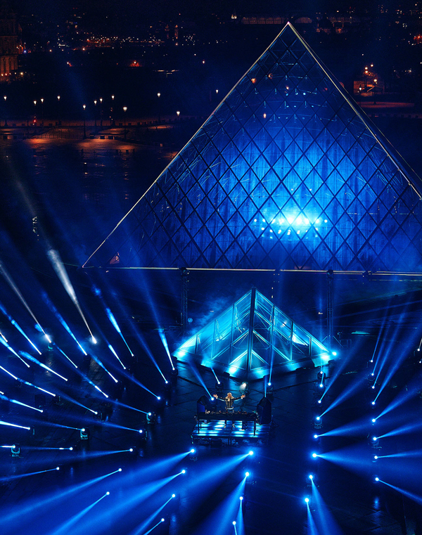 Robe-United-at-Home-Paris-David-Guetta-at-the-Louvre-photo-by-Guille-G-1