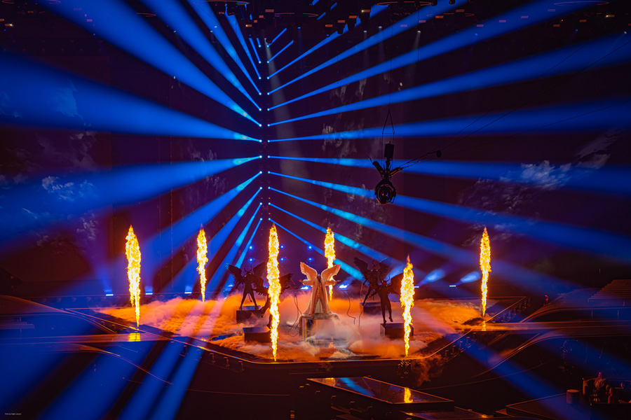 Grande Scène Extérieure Intérieure Pour Les Concerts Matériel De  Sonorisation Et D'éclairage Professionnel Sur Scène Haut-parleurs De  Contrôle Et Grand écran Sur Scène