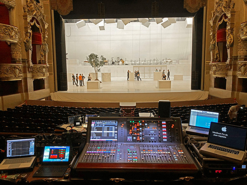Yamaha-PLAY-Vue-console-salle
