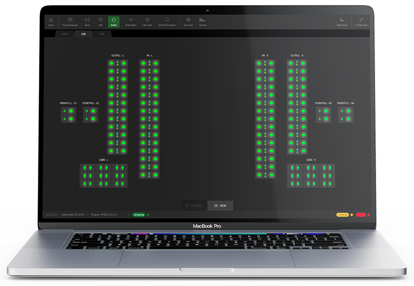 Boîte Pour Matériel De Sonorisation. Concept - Travail Sur La Mise En Scène.  Conteneur Pour Équipement Musical. Boîte Pour Le Transport De Matériel  Musical. Conteneur Noir Sur Le Fond Des Bâtiments. Agence