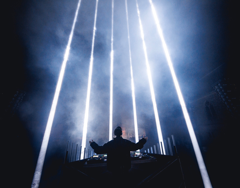 MonumentalTour-Michael-Canitrot-Robe-iBolt-photo-Geoffrey-Hubbel
