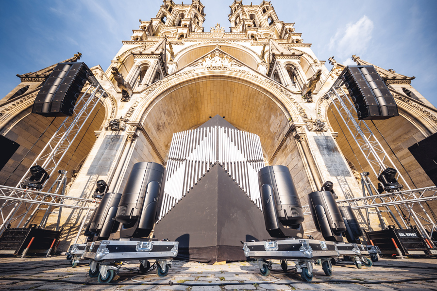 MonumentalTour-Robe-iBolt-photo-Geoffrey_Hubbel
